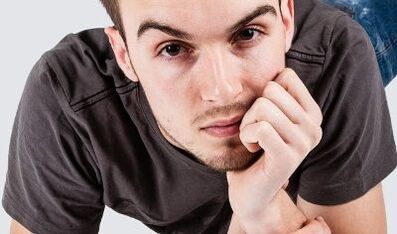 Ein Mann möchte seinen Penis auf natürliche Weise vergrößern